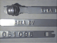 Goedgekeurde stalen bandverzegeling met alfanumeriek identificatiekenmerk ROKA BV